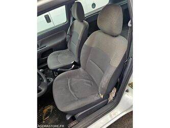 2004-renault-clio-1470245-48368300