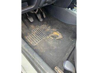 2004-renault-clio-1470245-48368310