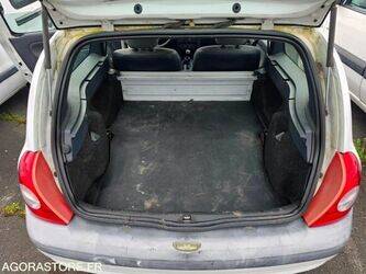 2004-renault-clio-1470245-48368342
