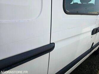renault-master-1470250-48368570