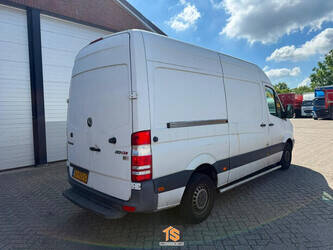 2011-mercedes-benz-sprinter-1470780-48373969