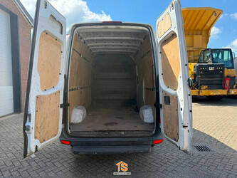 2011-mercedes-benz-sprinter-1470780-48373970