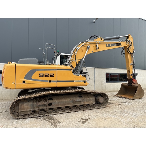 2018 ليبهير R922LC-48381986