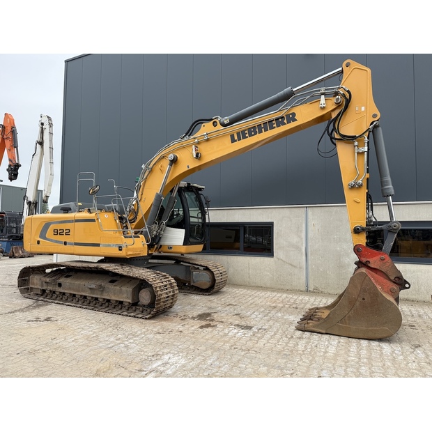 2018 ليبهير R922LC-48381987