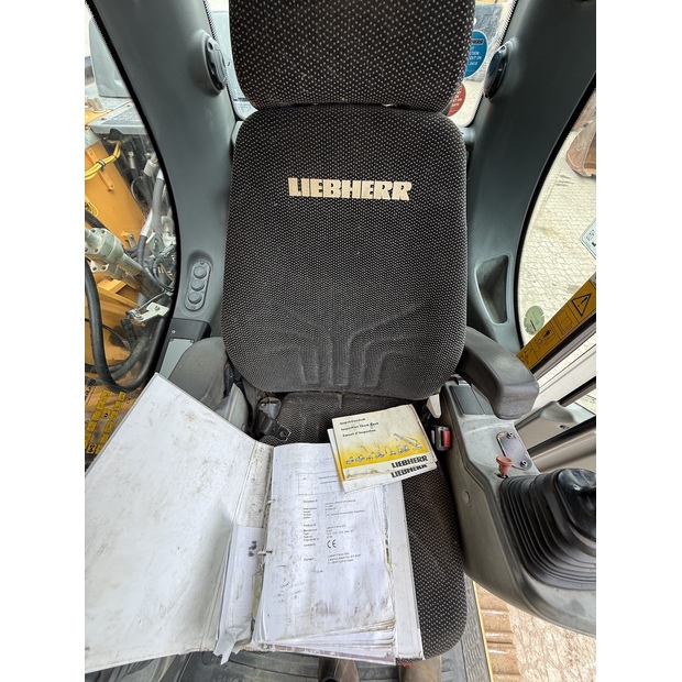 2018 ليبهير R922LC-48381996