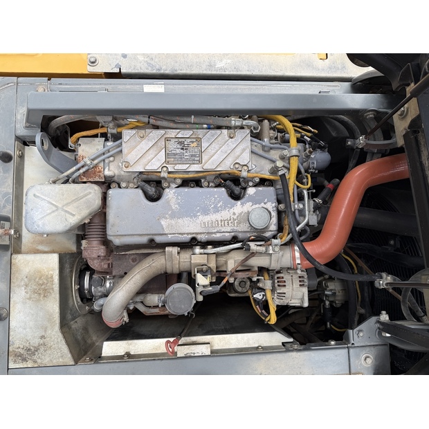 2018 ليبهير R922LC-48381998