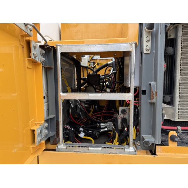 2018 ليبهير R922LC-48382006