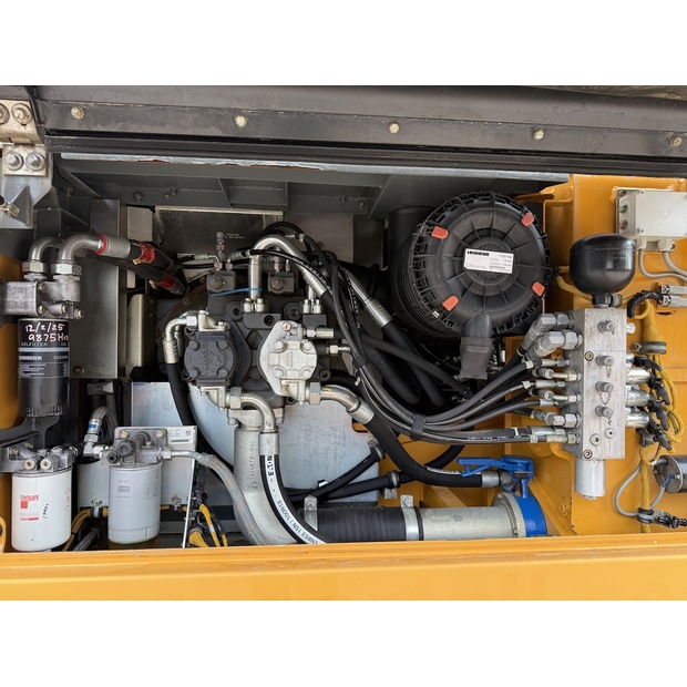 2018 ليبهير R922LC-48382011
