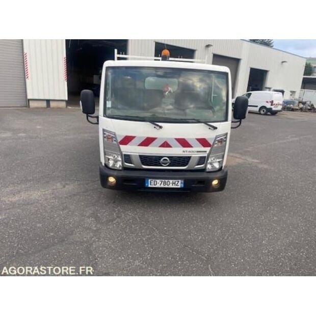 نيسان Cabstar-48387984