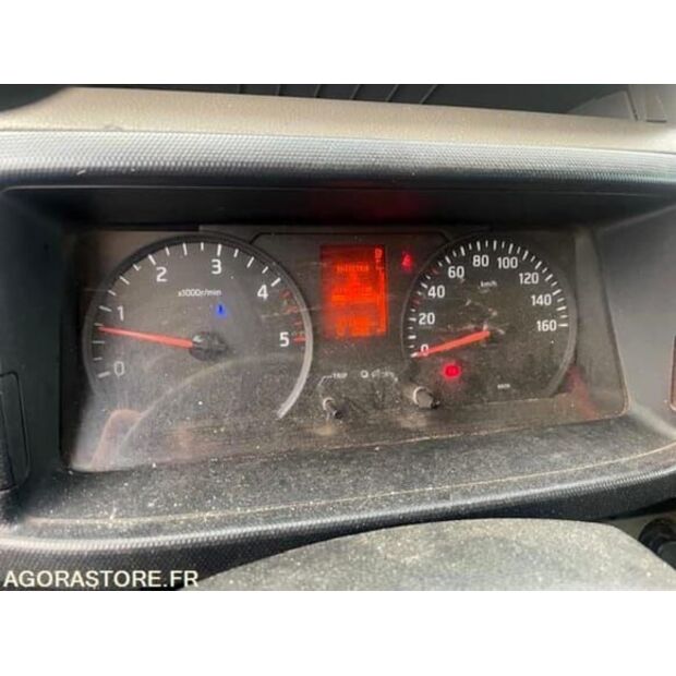 نيسان Cabstar-48387990