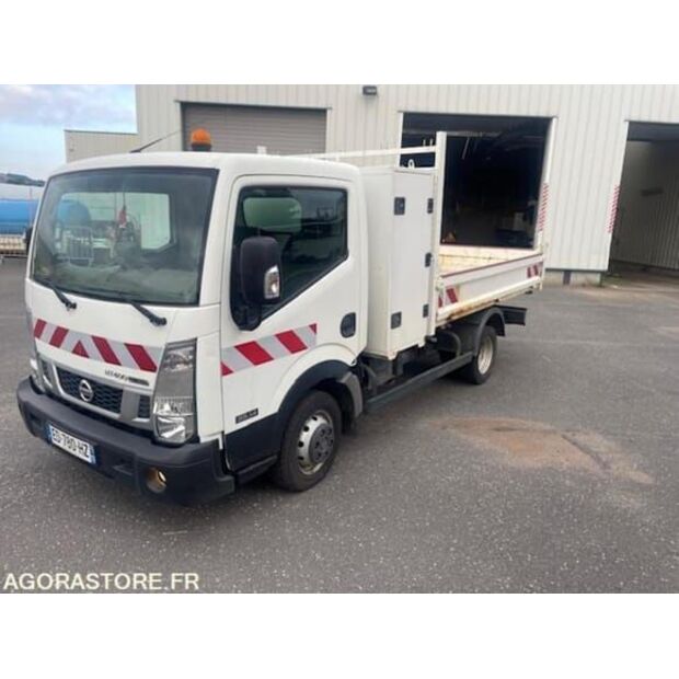 نيسان Cabstar-48387994