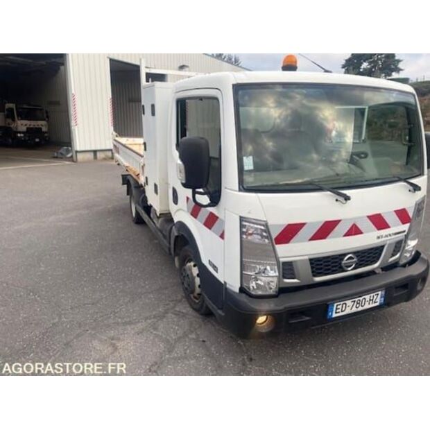 نيسان Cabstar-48387995