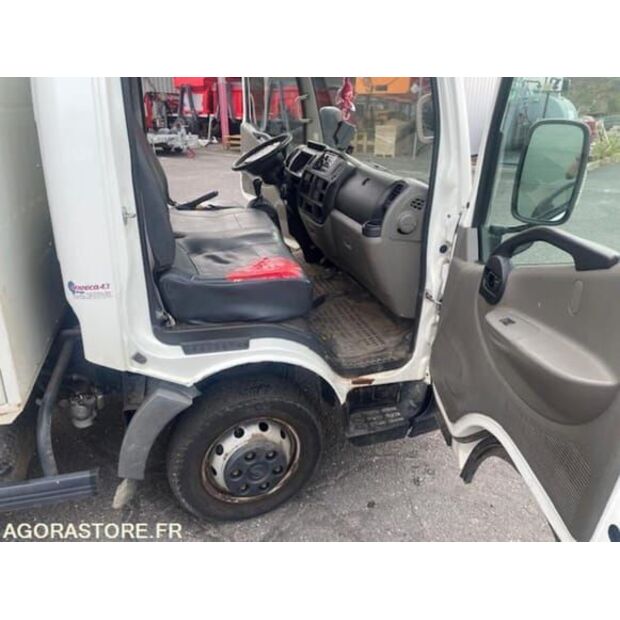 نيسان Cabstar-48388002