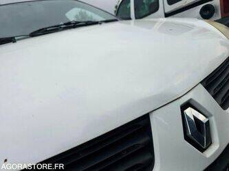 2004-renault-clio-1470245-48390335