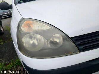 2004-renault-clio-1470245-48390344
