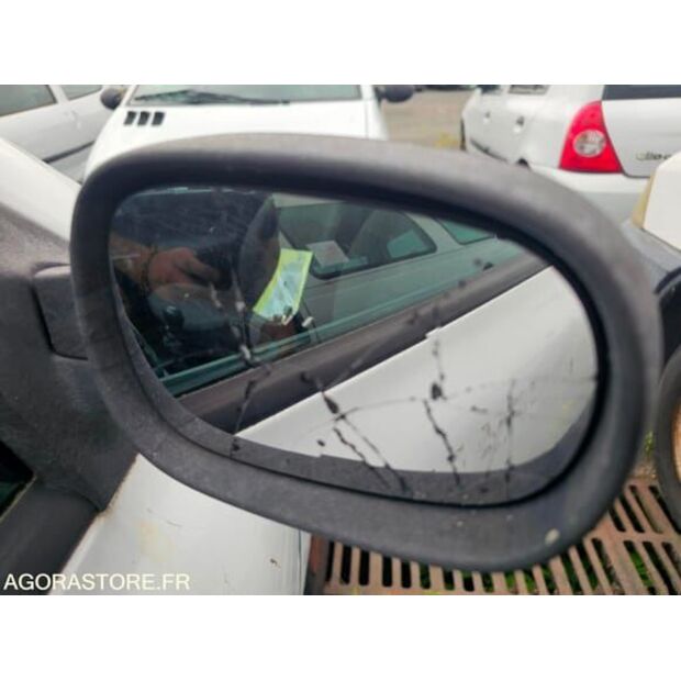 2004 Renault Clio-48390377