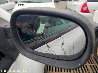 2004-renault-clio-1470245-48390377