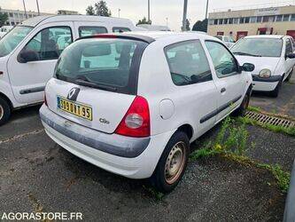 2004-renault-clio-1470245-48390419