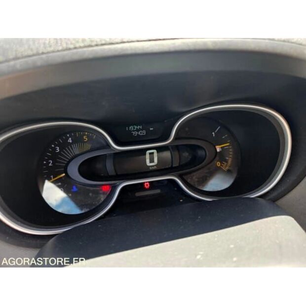2015 Renault Trafic-48392568