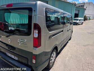2015-renault-trafic-1466493-48392573