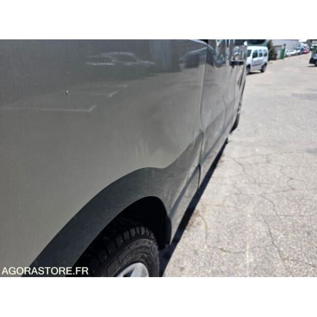 2015 Renault Trafic-48392575