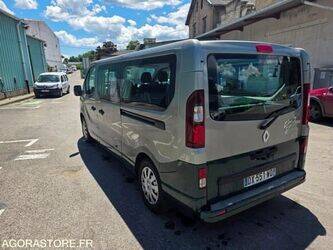 2015-renault-trafic-1466493-48392579