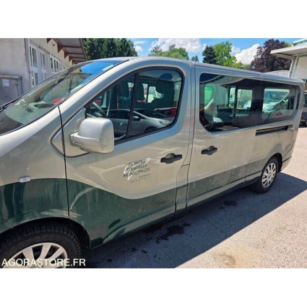2015 Renault Trafic-48392581