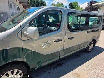 2015-renault-trafic-1466493-48392581