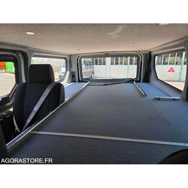 2015 Renault Trafic-48392585