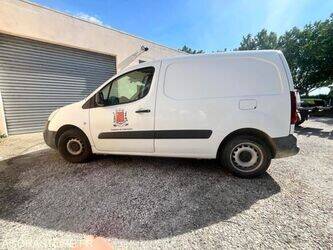 2016-peugeot-partner-1464559-48393379