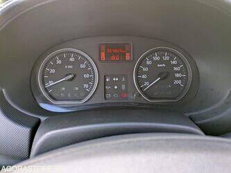 2009-dacia-sandero-1463620-48393675