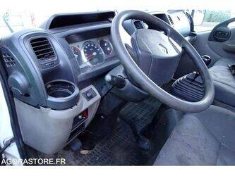 2010-renault-maxity-1461143-48394016