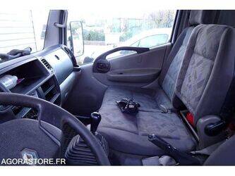 2010-renault-maxity-1461143-48394019