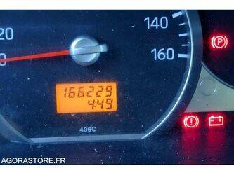 2010-renault-maxity-1461143-48394025