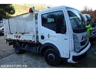 2010-renault-maxity-1461143-48394032