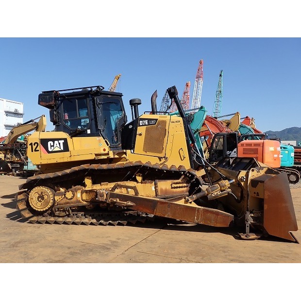 2017 كاتربيلر D7E-48397378
