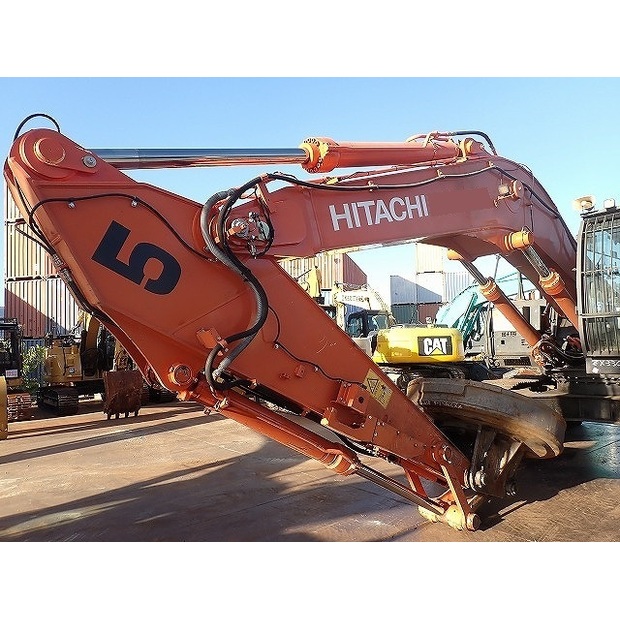 2020 Hitachi ZX330LC-6-48398337