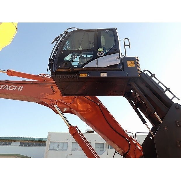 2020 Hitachi ZX330LC-6-48398357