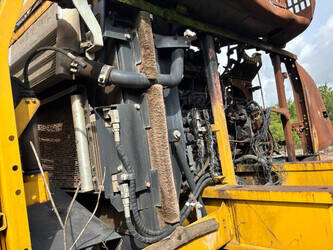 2013-komatsu-pc240lc-10-1471207-48401653