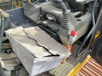 2013-komatsu-pc240lc-10-1471207-48401684