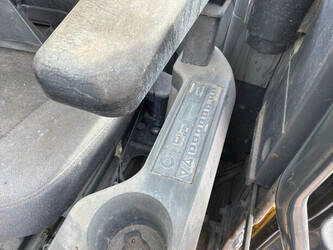 2013-komatsu-pc240lc-10-1471207-48401686