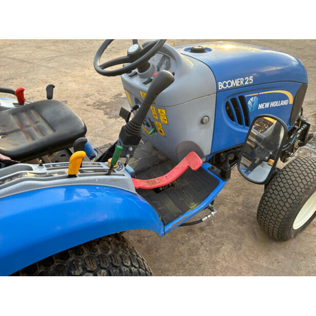 2013 New Holland Boomer LA 25-48402080