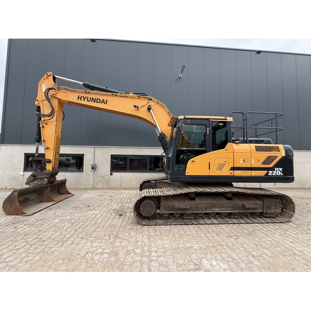 2017 هيونداي HX220L-48410672