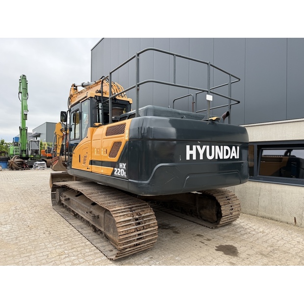 2017 هيونداي HX220L-48410675