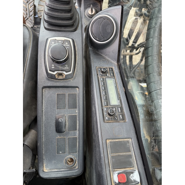 2017 هيونداي HX220L-48410692