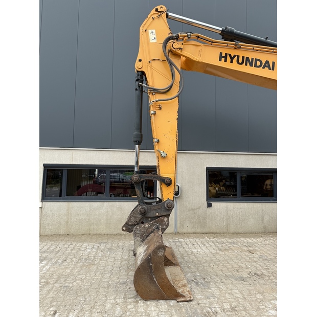 2017 هيونداي HX220L-48410699