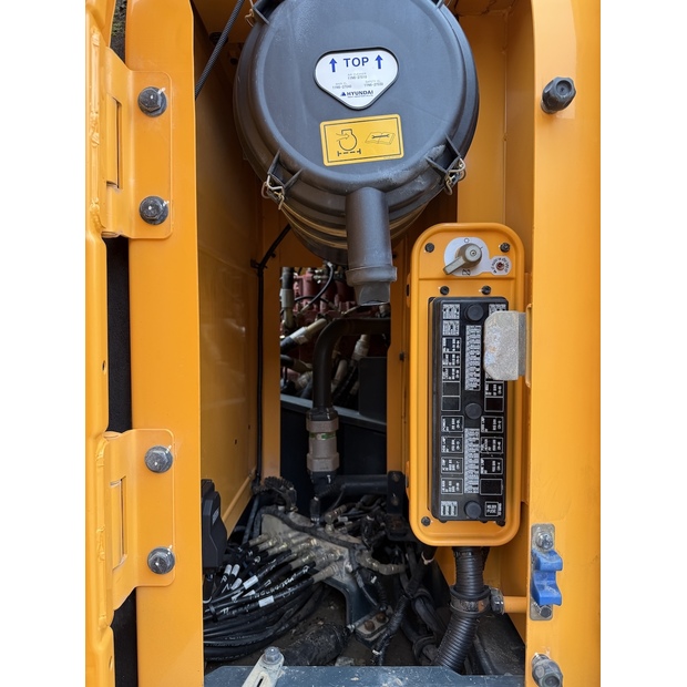 2017 هيونداي HX220L-48410702