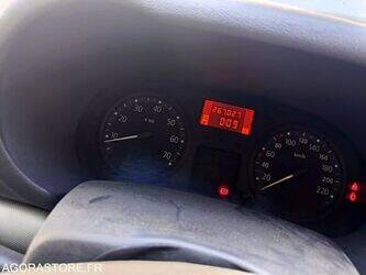 2007-renault-clio-1456776-48421444