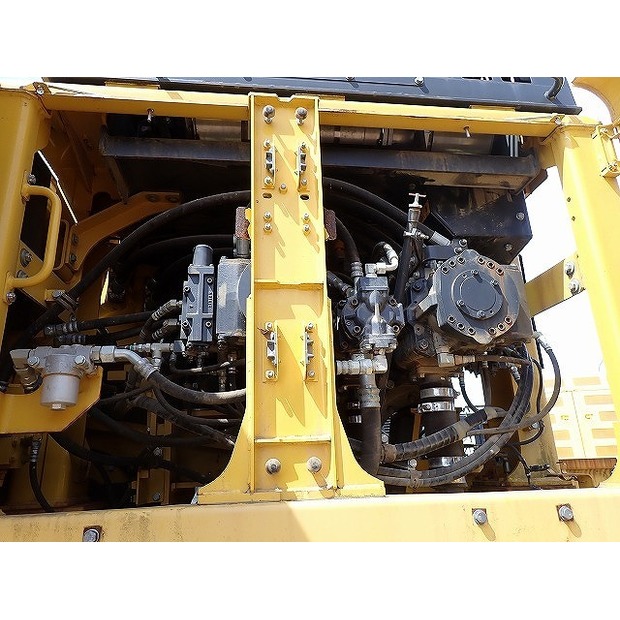 2019 Komatsu PC700LC-11-48423783