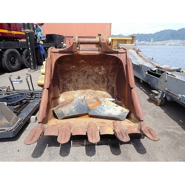 2019 Komatsu PC700LC-11-48423821